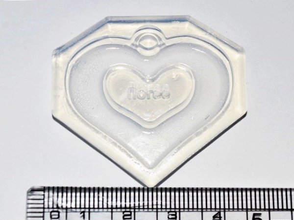 画像2: (sn574)シリコンモールド デザインフレーム ハート(抜き型ハート) カン付き トランプモチーフ ドーナツ型 レジンや樹脂粘土での作成に (2)