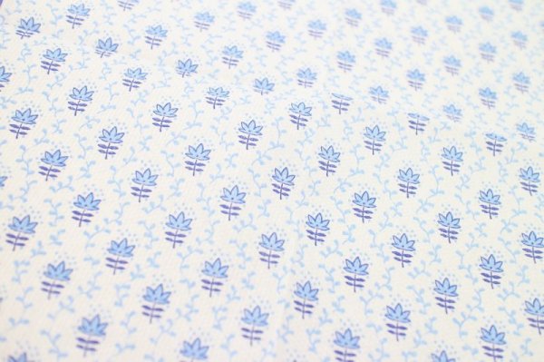 画像2: ★星印商品のみ同梱可★(D495)ペーパーナプキン　ブルーブルーフラワーズ　1枚　バラ売り　デコパージュにも (2)