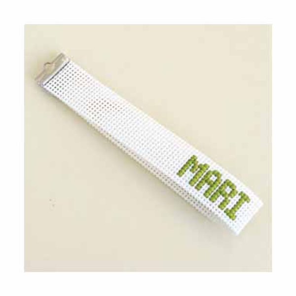 画像2: (opST-12) 刺繍キット【 リスとドングリ 】 ストラップ りす どんぐり 秋 初心者でも簡単 手作り クロス ステッチ 初級 手芸 (2)