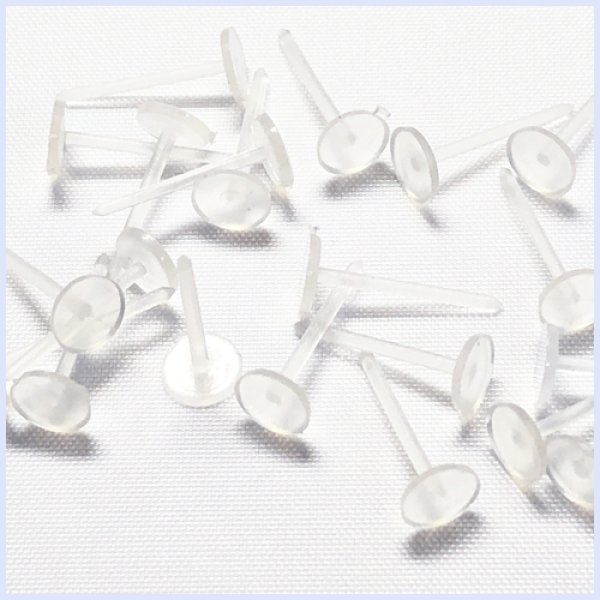 画像2: (part1401-1-50) 【大特価品】キャッチ100個付き 副資材 50ペア（100個）金属アレルギー対応 ピアス 土台 お皿 5mm クリア 樹脂 対アレルギー 抗アレルギー (2)