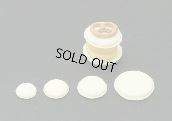 画像3: 入荷待ち(ka1119) シリコンモールド クレイジュエリーマカロン(丸) ミニチュア 立体 1/12サイズ対応 キッチン雑貨 ミニチュア食器 食玩 レジンや樹脂粘土でのフェイクフード作りに (3)