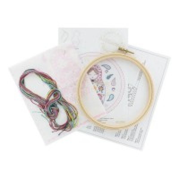 画像2: (by70904)初心者向け 刺繍キット フランス製 マトリョーシカのアヌーシュカ ししゅう (2)