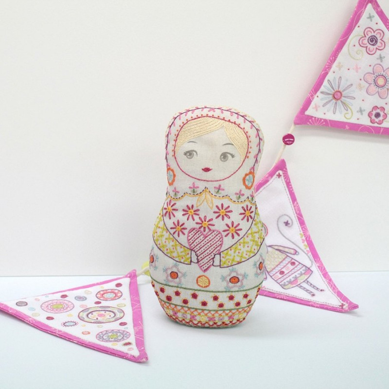 By 中級者向け 刺繍キット フランス製 マトリョーシカ ぬいぐるみ ししゅう スワロ レジン ハンドメイドの激安通販 You